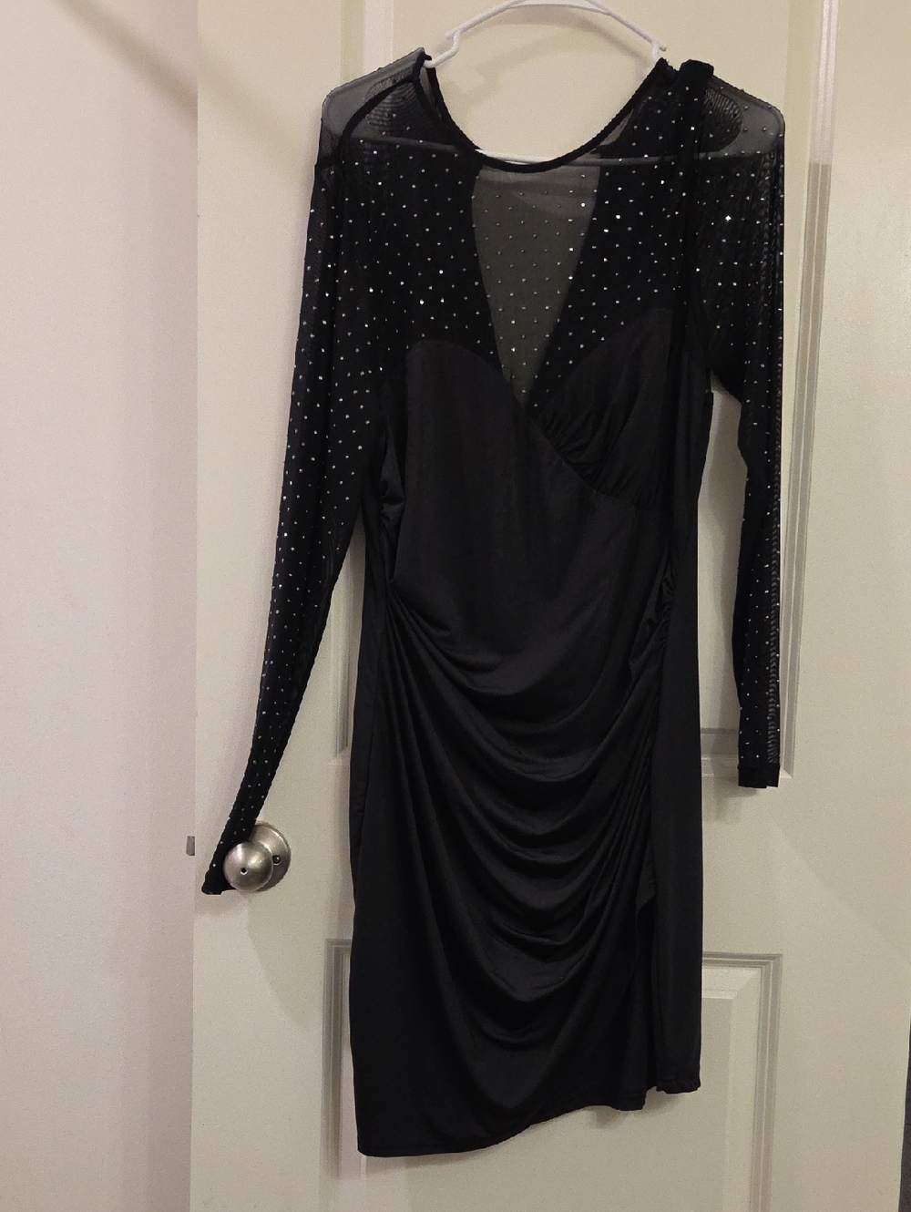 Elegant Black Long-Sleeaped Cocktail Dress